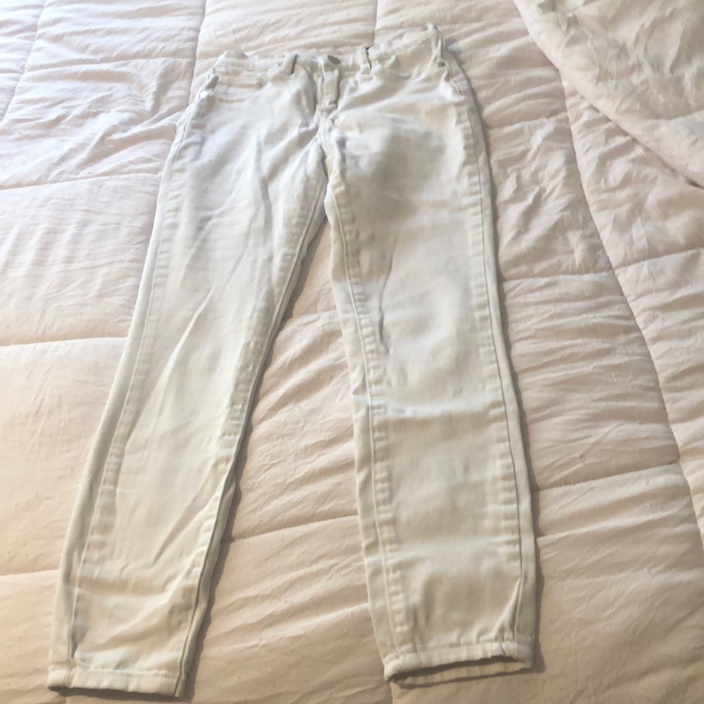 White skinny jeans